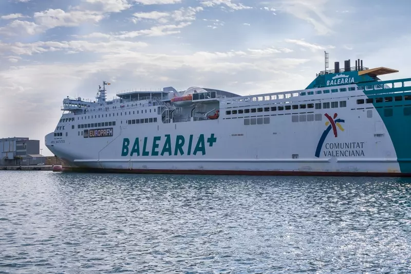 Fähre der Baleària im Hafen auf dem Weg nach Mallorca