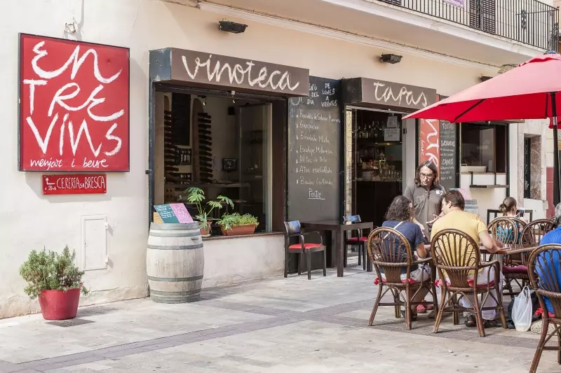 Straßencafé mit Terrasse in Manacor auf Mallorca